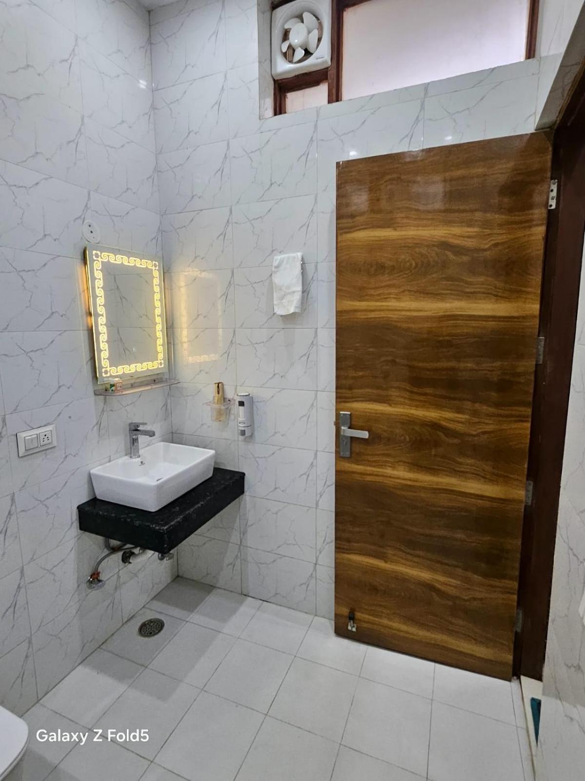Ashirwaad 249 Bed and Breakfast Greater Noida Buitenkant foto